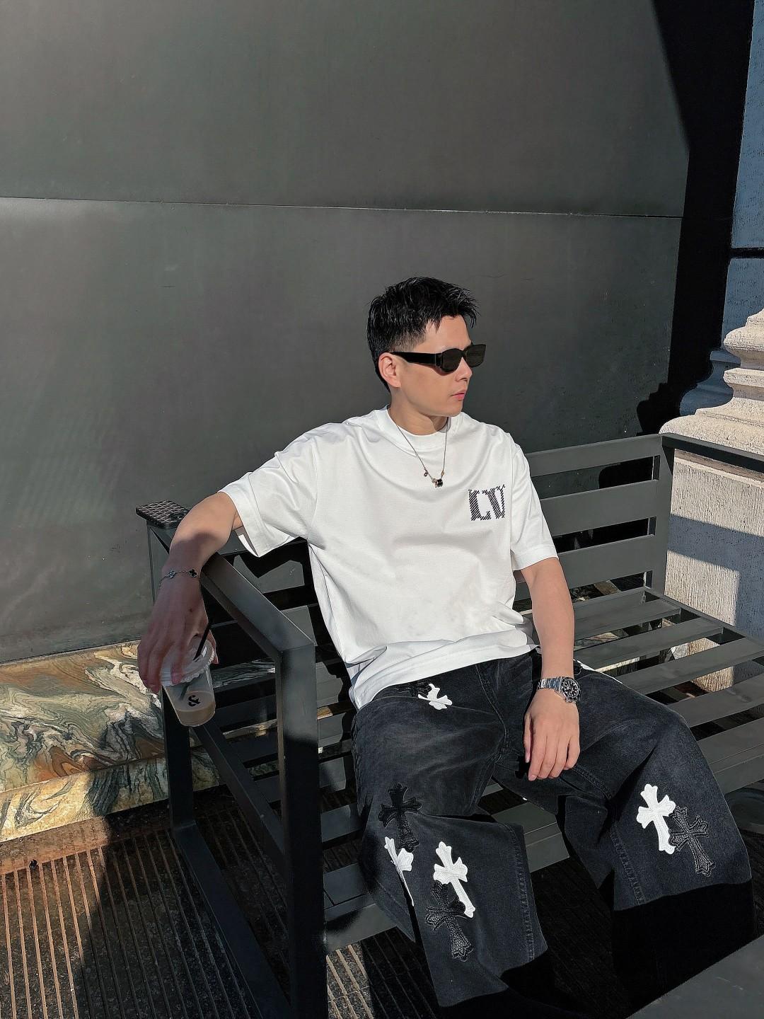 루이비통 반팔 라운드넥 티셔츠 2컬러 (해외배송)