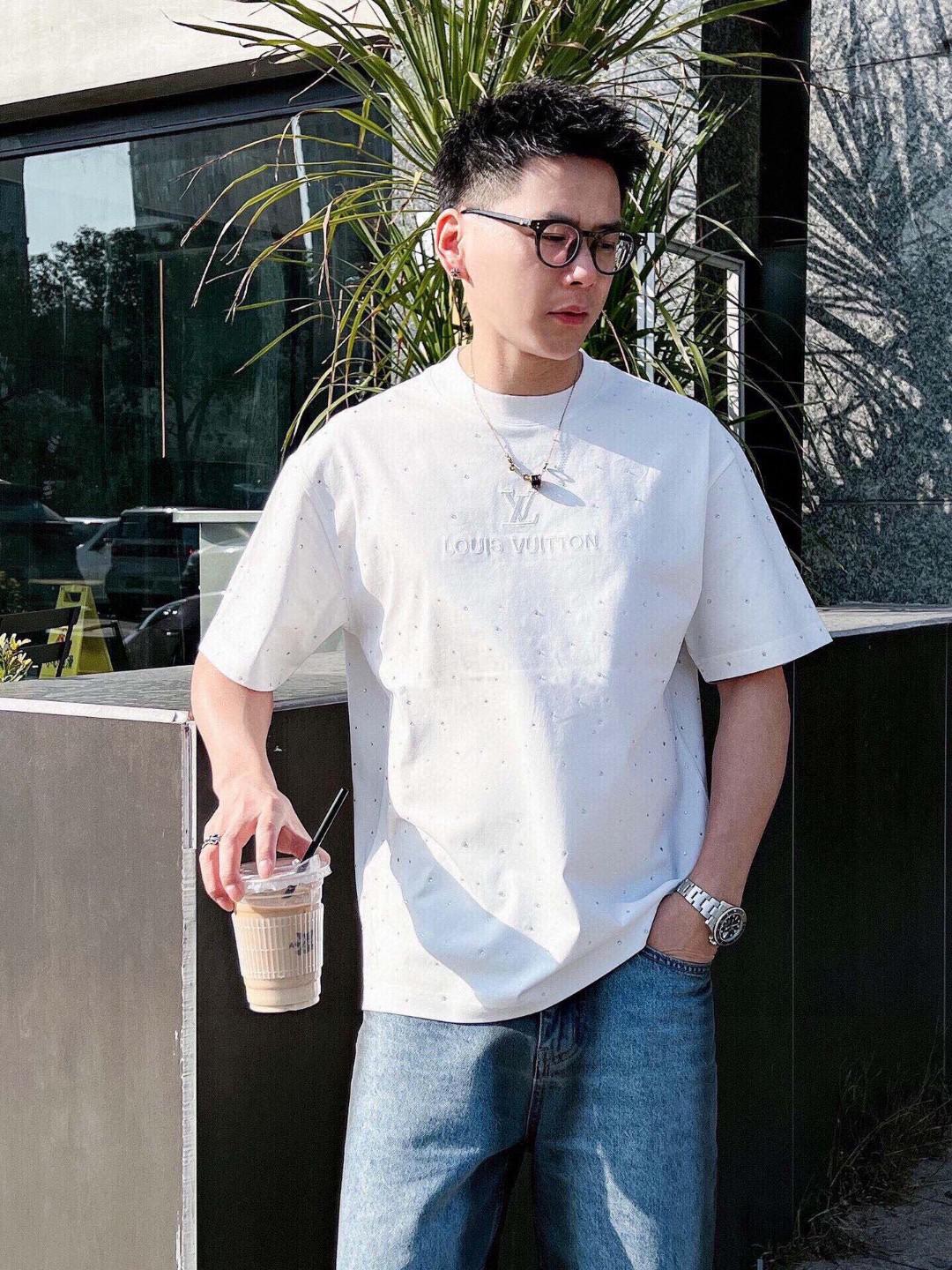 루이비통 반팔 라운드넥 티셔츠 2컬러 (해외배송)