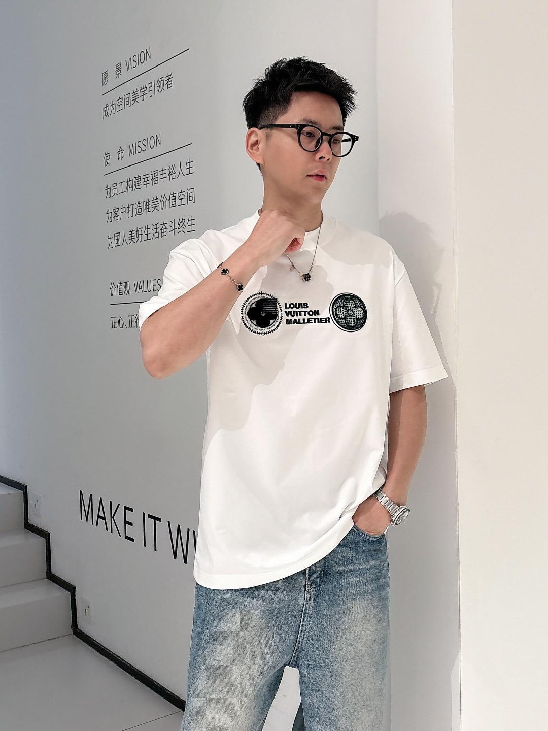 루이비통 반팔 라운드넥 티셔츠 2컬러 (해외배송)