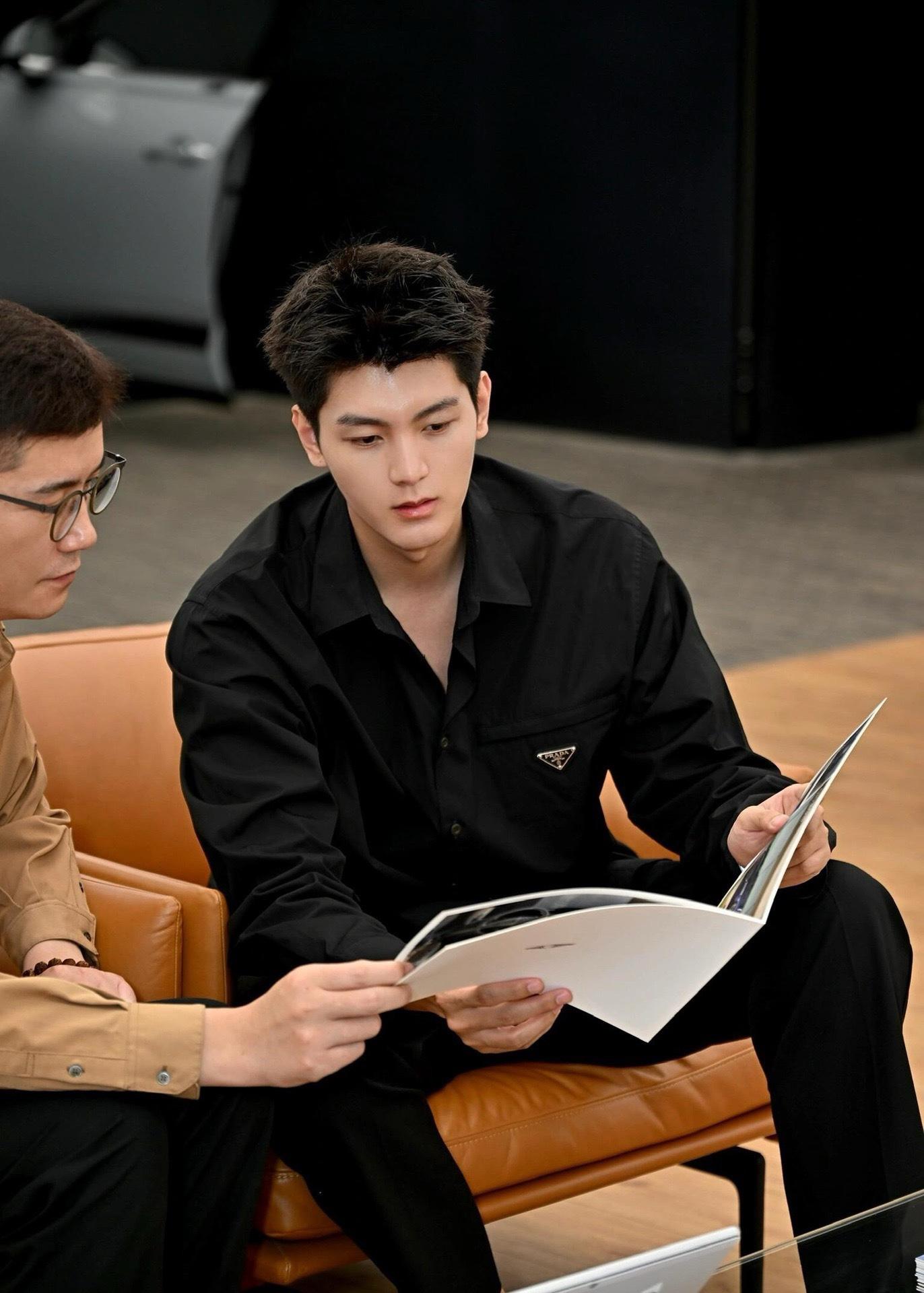 프라다 삼각형 로고 지퍼 포켓 셔츠 (해외배송)