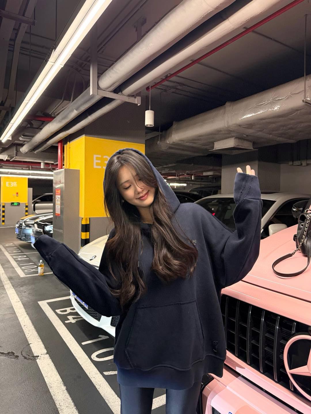 펜디 2025SS 메탈 레터 웹 후드 티셔츠 (정품급 해외배송)