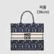 디올 블루 & 화이트 Miss Dior Allover 자수 북토트 미디엄 백 (국내배송)