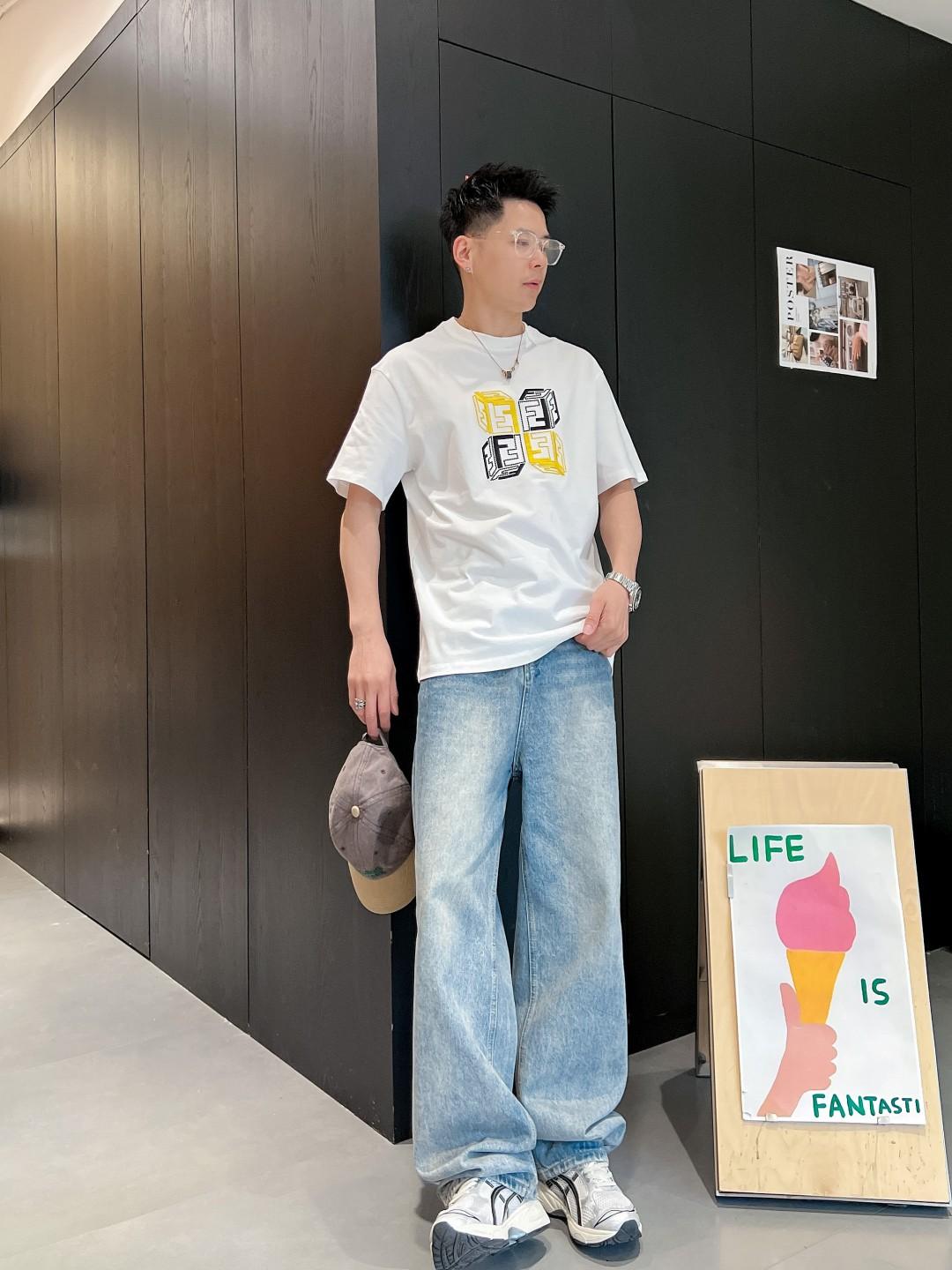 펜디 반팔 티셔츠 (해외배송)
