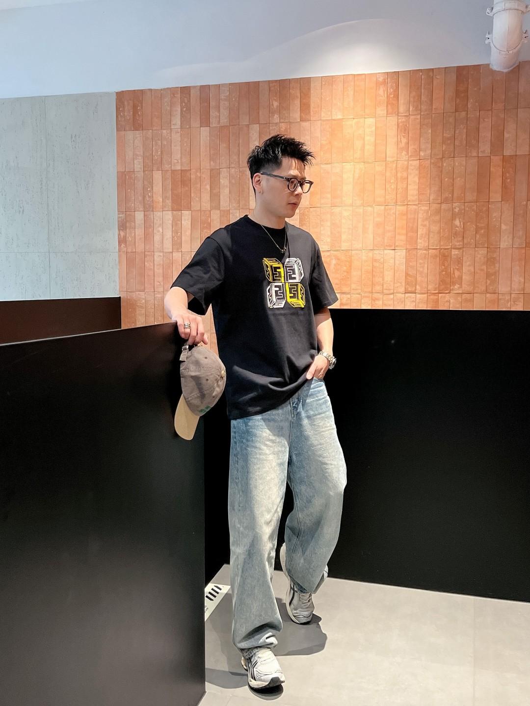 펜디 반팔 티셔츠 (해외배송)