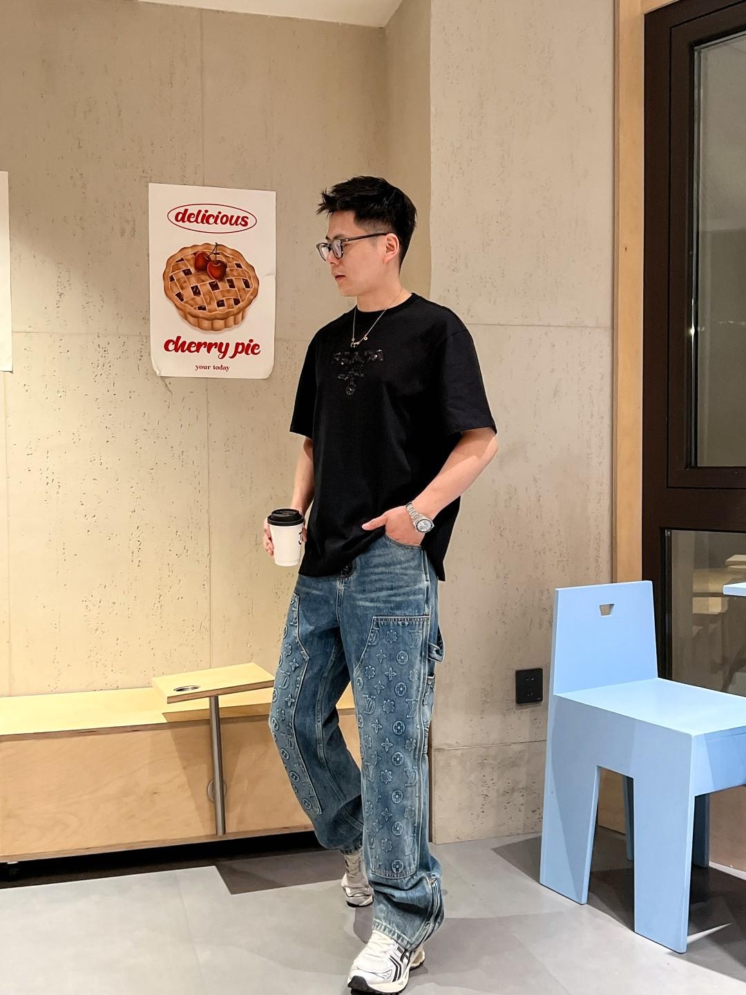 프라다 반팔 티셔츠 (해외배송)