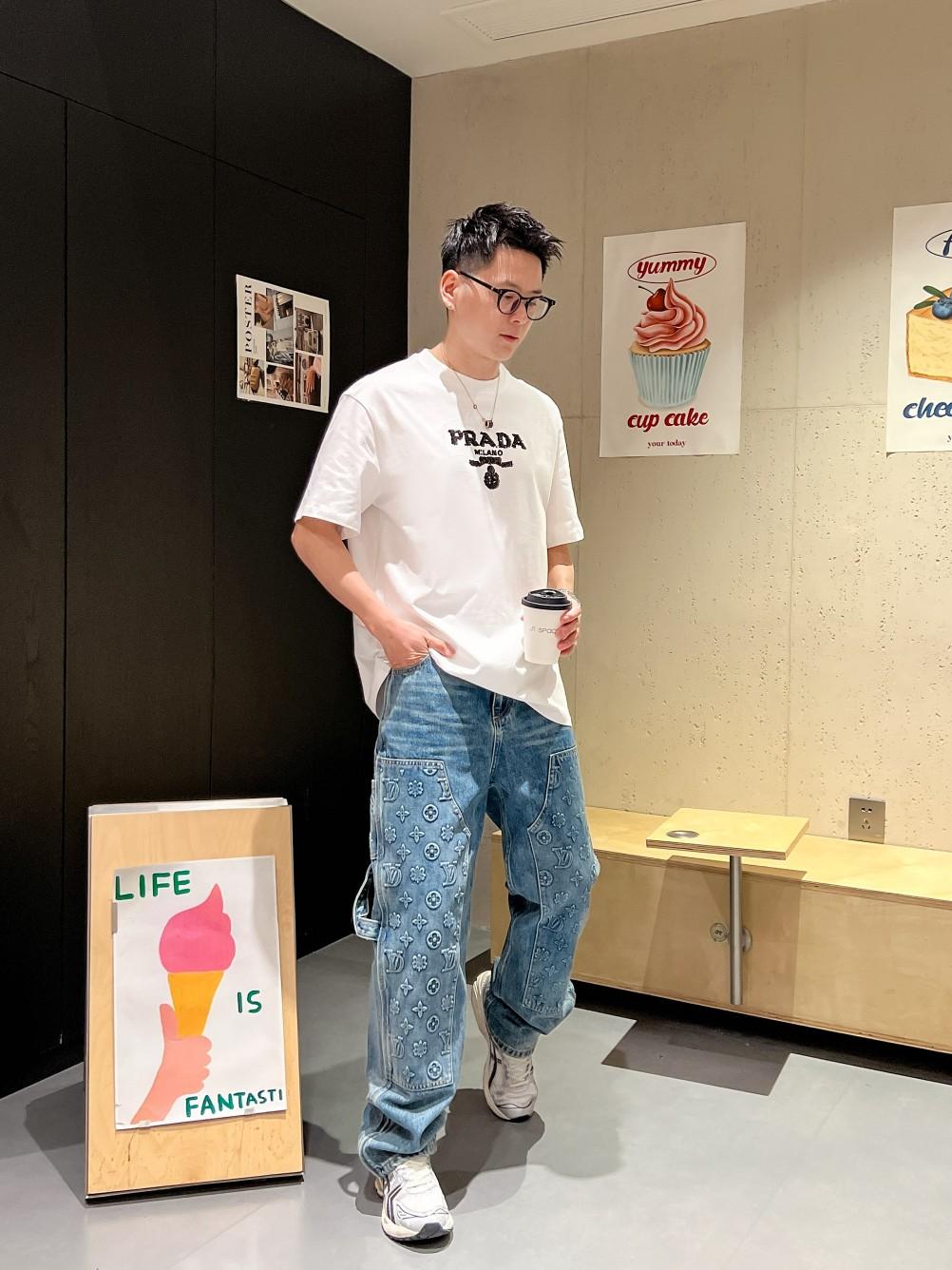 프라다 반팔 티셔츠 (해외배송)