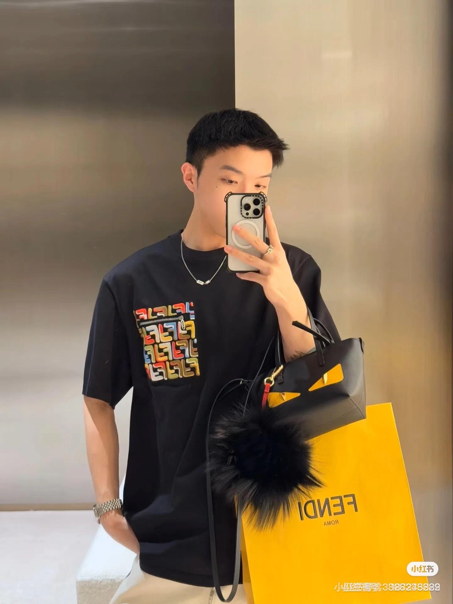 펜디 반팔 티셔츠  (해외배송)