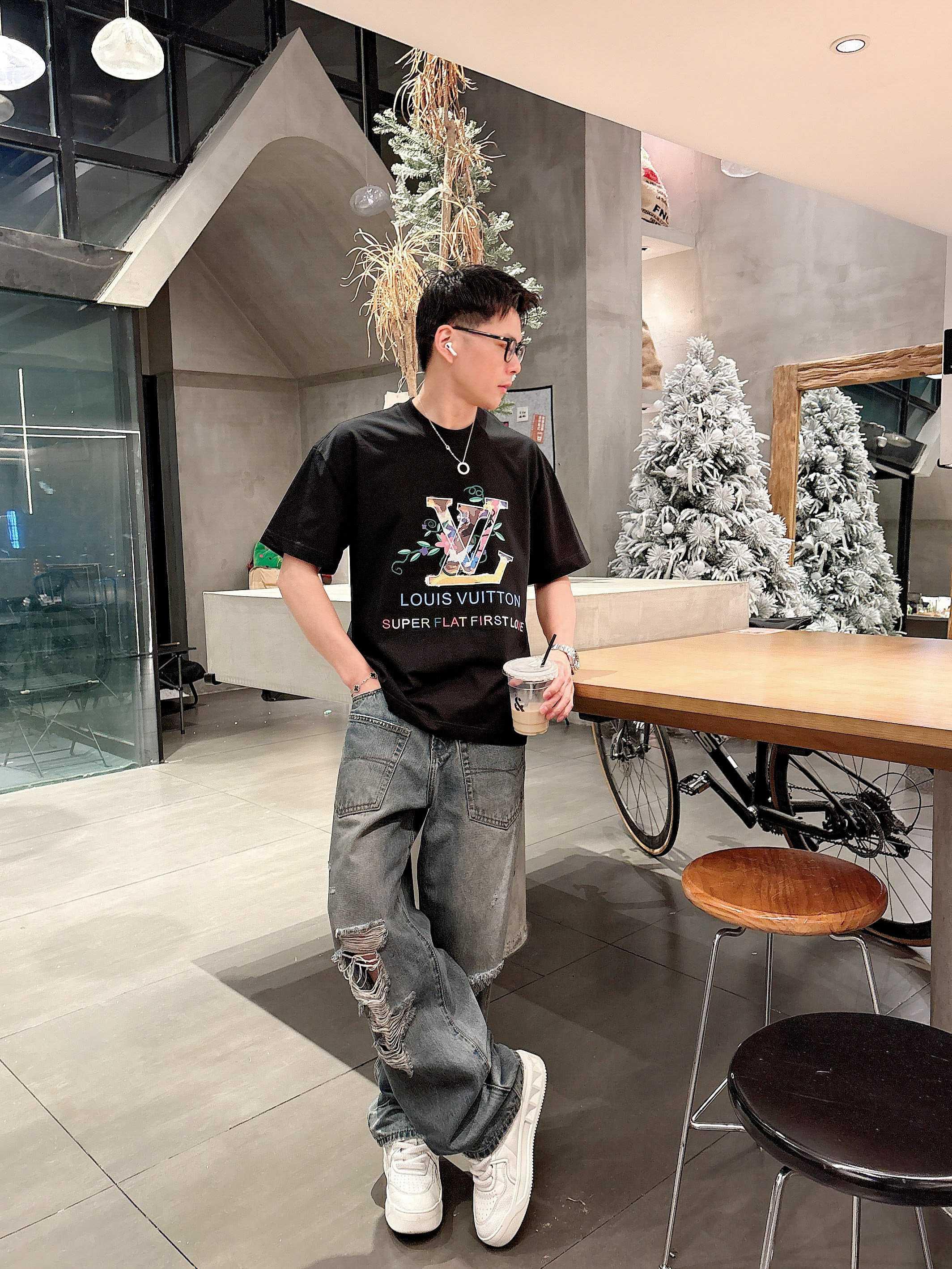 루이비통 반팔 티셔츠 (해외배송)