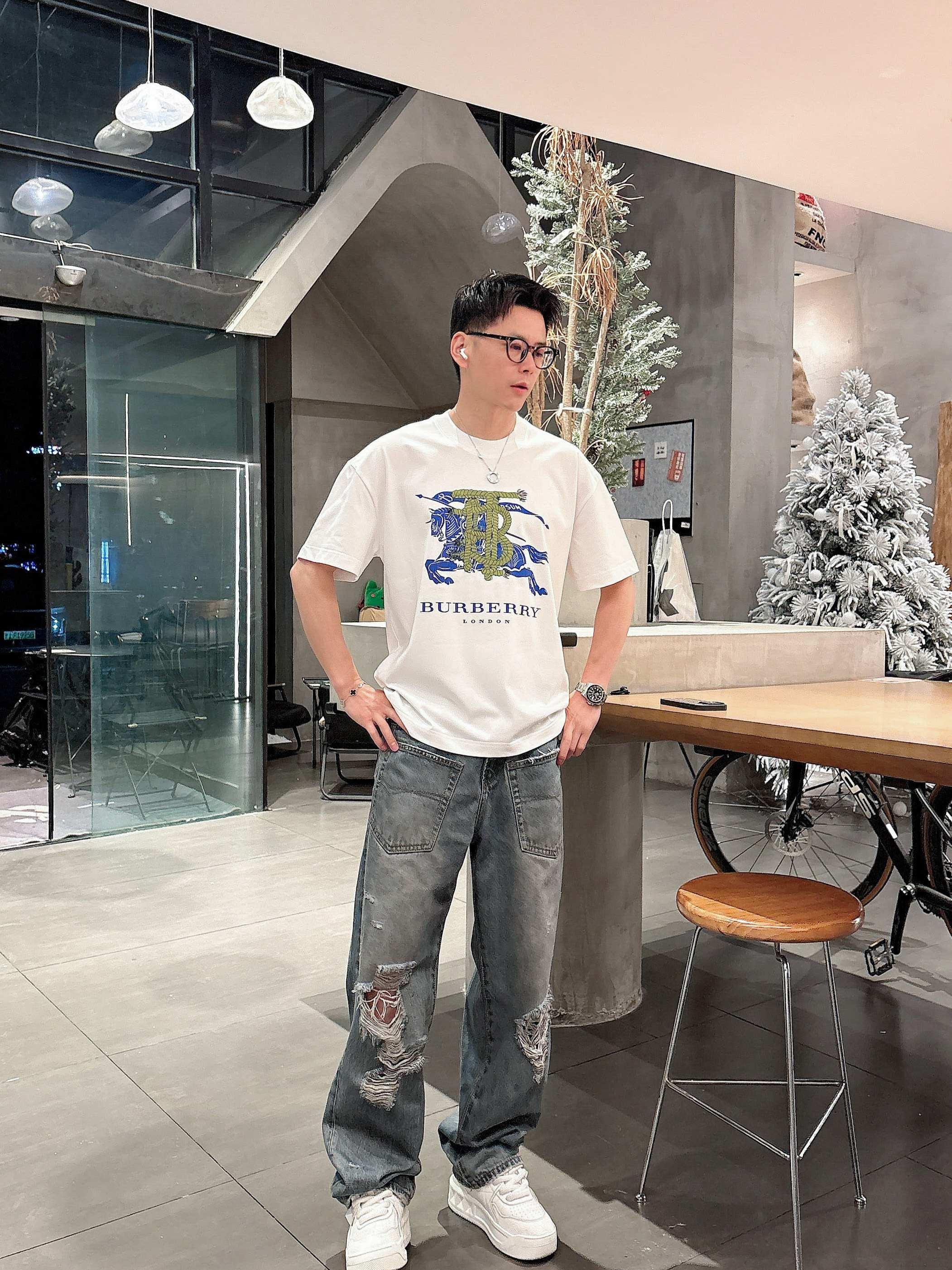 버버리 반팔 티셔츠 (해외배송)