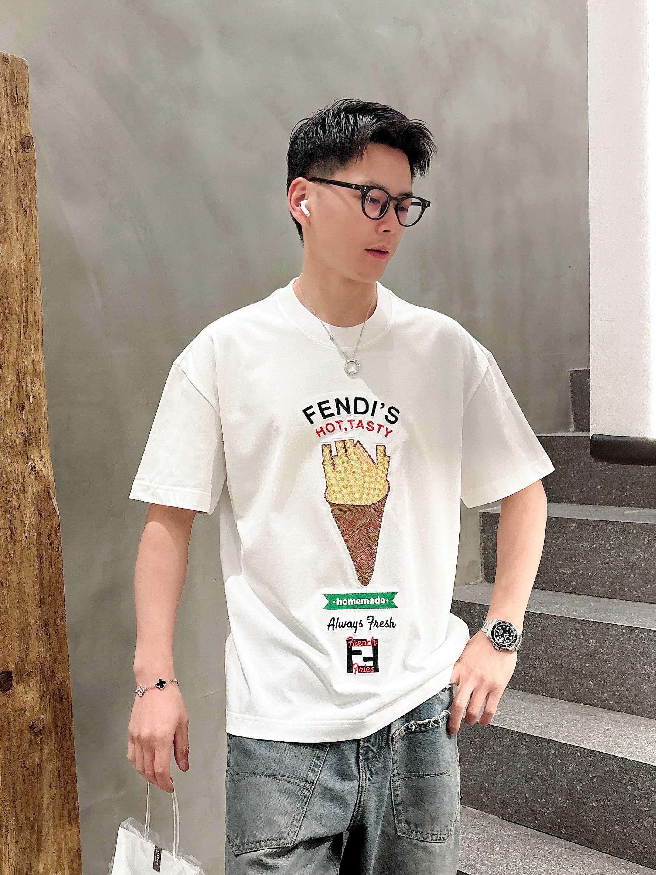 펜디 반팔 티셔츠 (해외배송)
