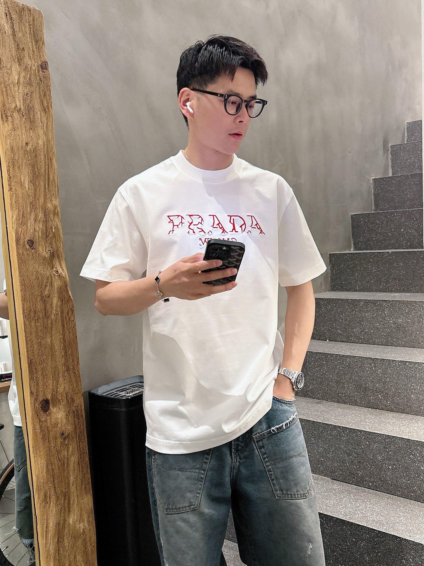 프라다 반팔 티셔츠 (해외배송)