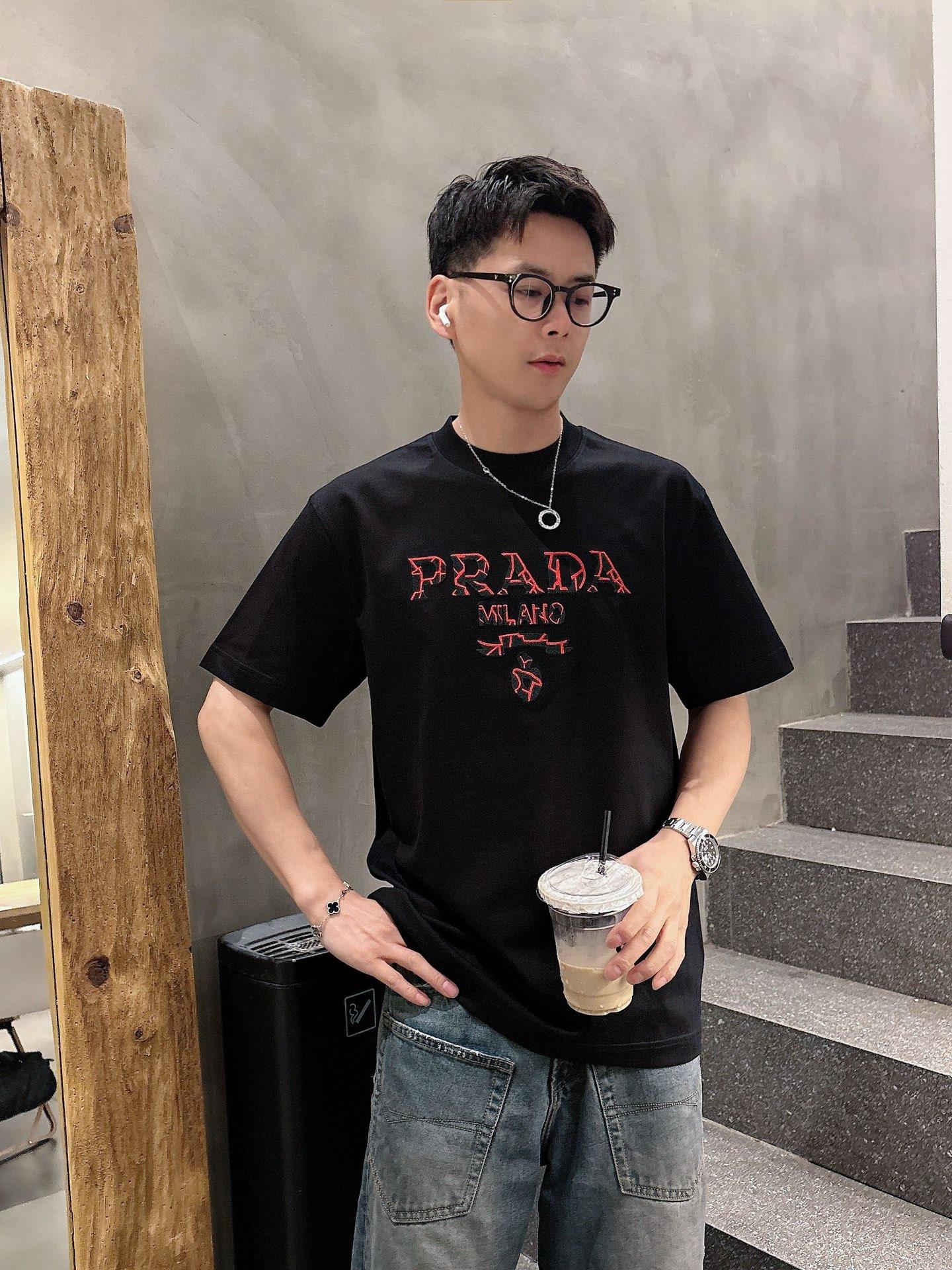 프라다 반팔 티셔츠 (해외배송)