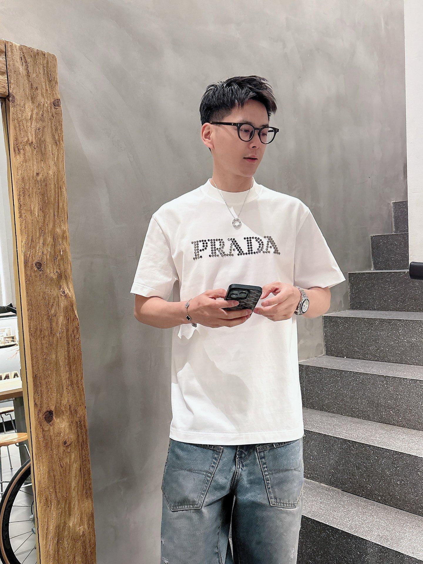 프라다 반팔 티셔츠 (해외배송)