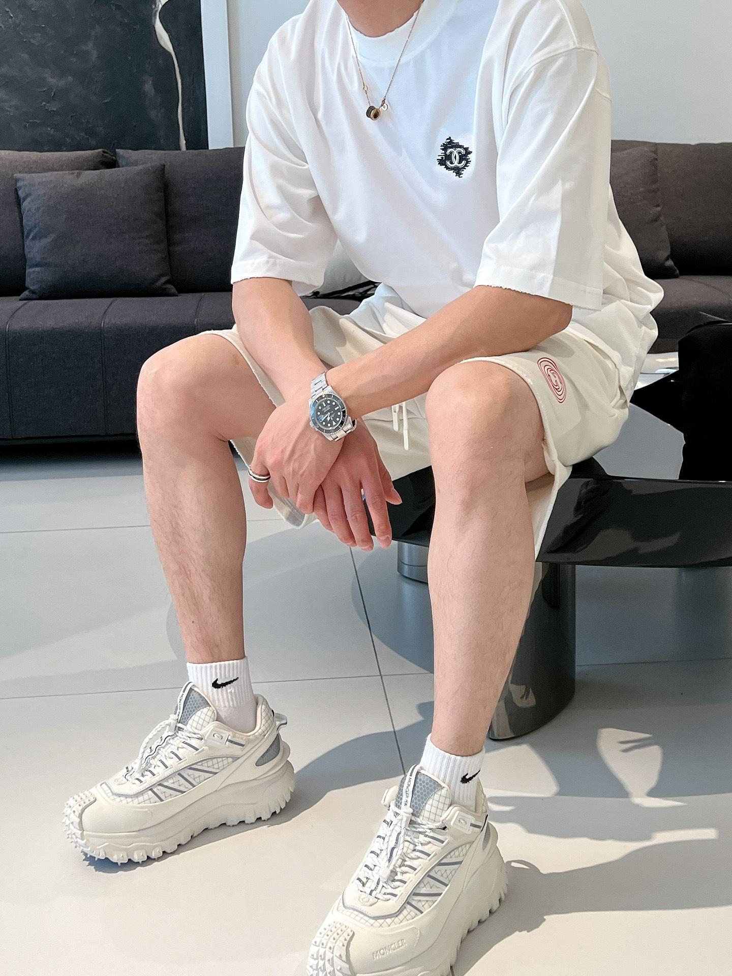샤넬 반팔 라운드넥 티셔츠 (해외배송)