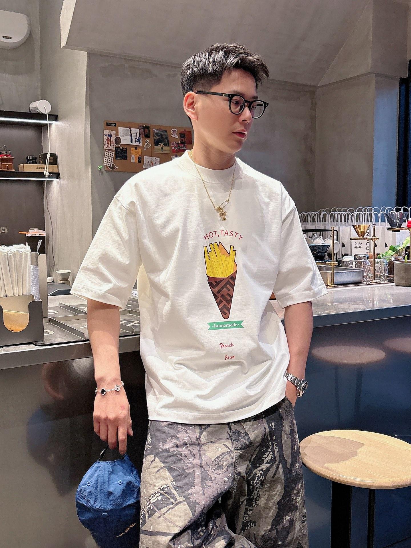 펜디 반팔 라운드넥 티셔츠 (해외배송)