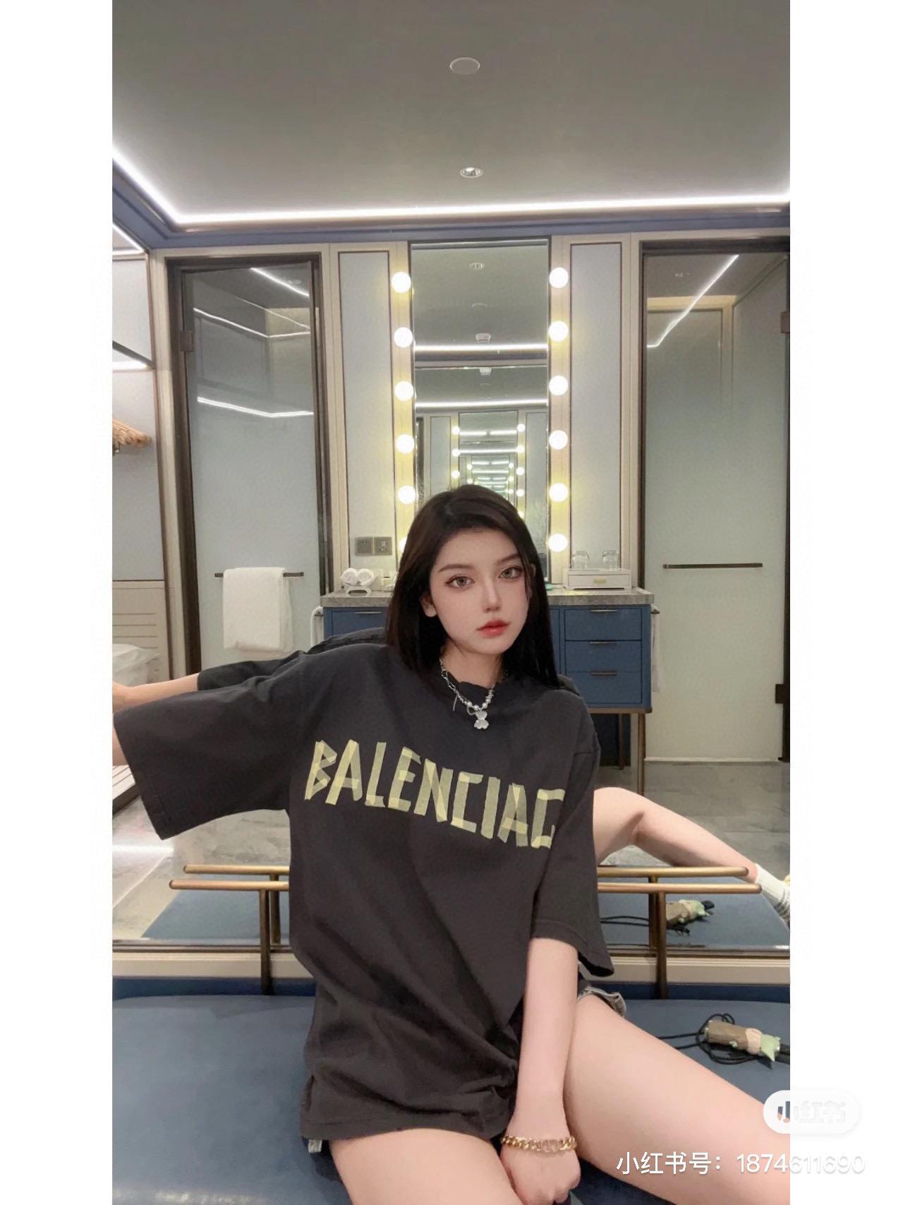 발렌시아가 테이프 레터링 반팔 3컬러 (정품급 해외배송)