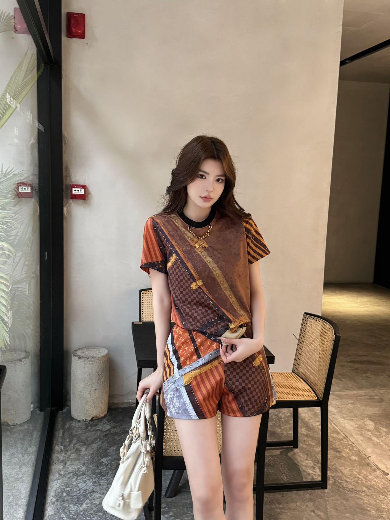 루이비통 반팔+반바지 캐주얼 세트 (해외배송)