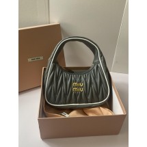 미우미우 Matelasse 숄더백 (해외배송)
