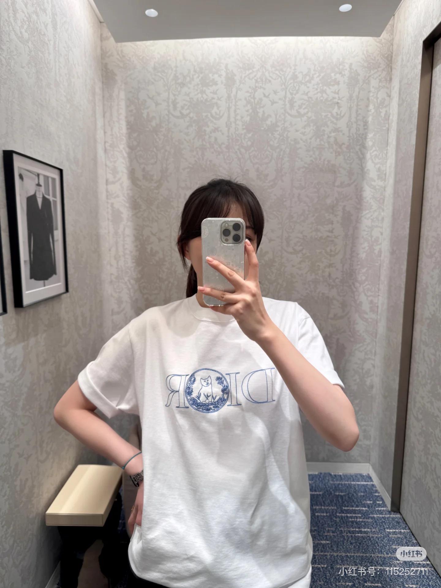 디올 2025SS 초봄 자수 고양이 반팔 2컬러 (정품급 해외배송)