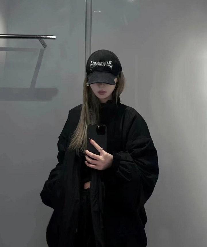 발렌시아가 락킹 자수 시그니처 모자 (국내배송)