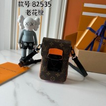 루이비통 S락 버티컬 웨어러블월릿 (국내배송)