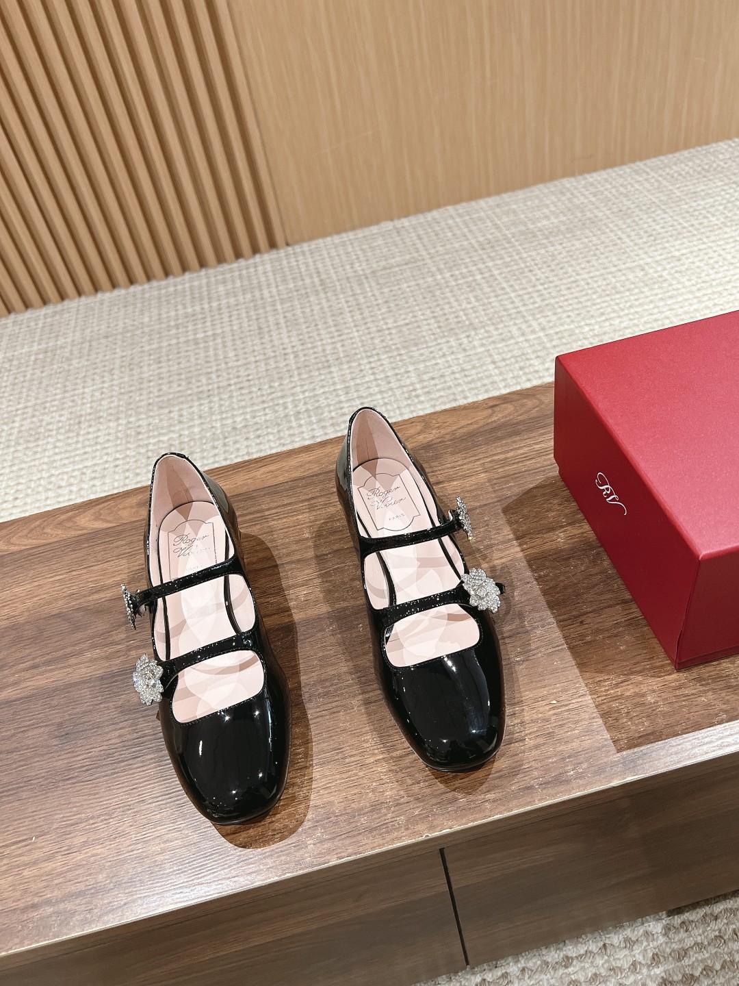 로저비비에 플라워 다이아몬드 버클 메리제인 슈즈 (해외배송)