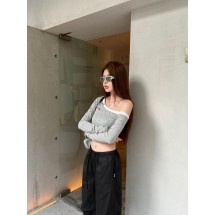 미우미우 사선 어깨 긴팔 티셔츠 (해외배송)