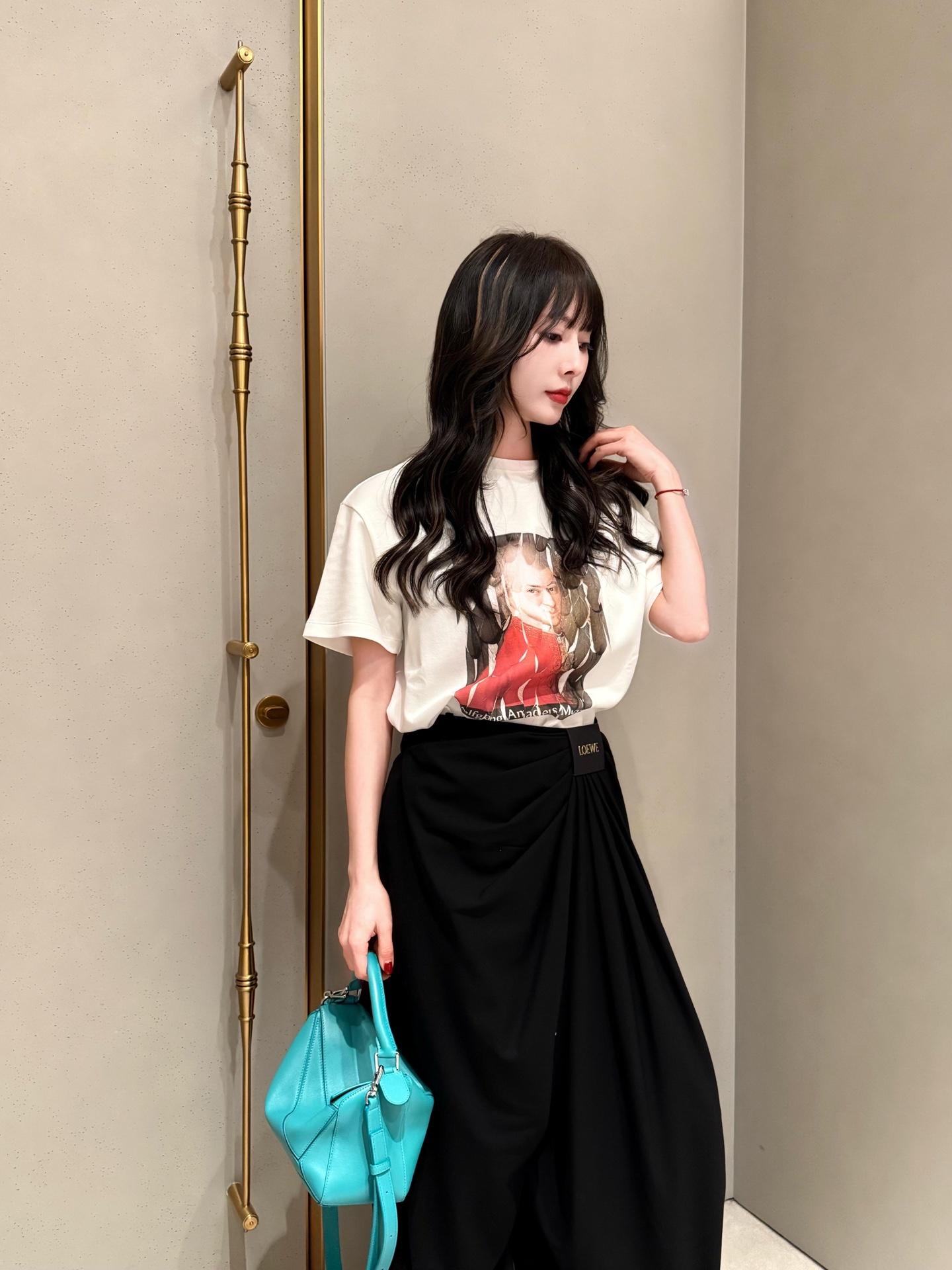 로에베 라운드넥 반팔 티셔츠  (해외배송)