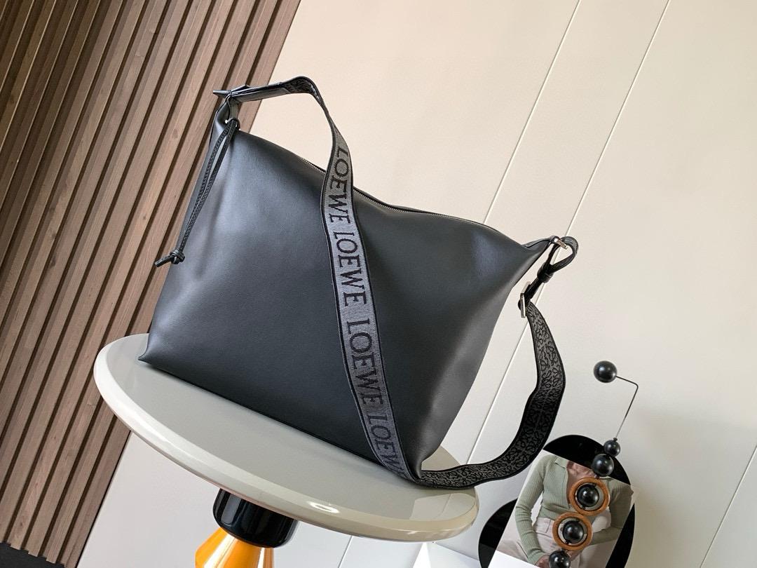 로에베 큐비 메신저백 (해외배송)