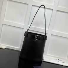 프라다 버클 버킷 백 (해외배송)