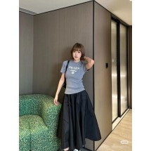 프라다 25SS 초봄 신상품 니트 클래식 레터 그레이 반팔 (정품급 해외배송)