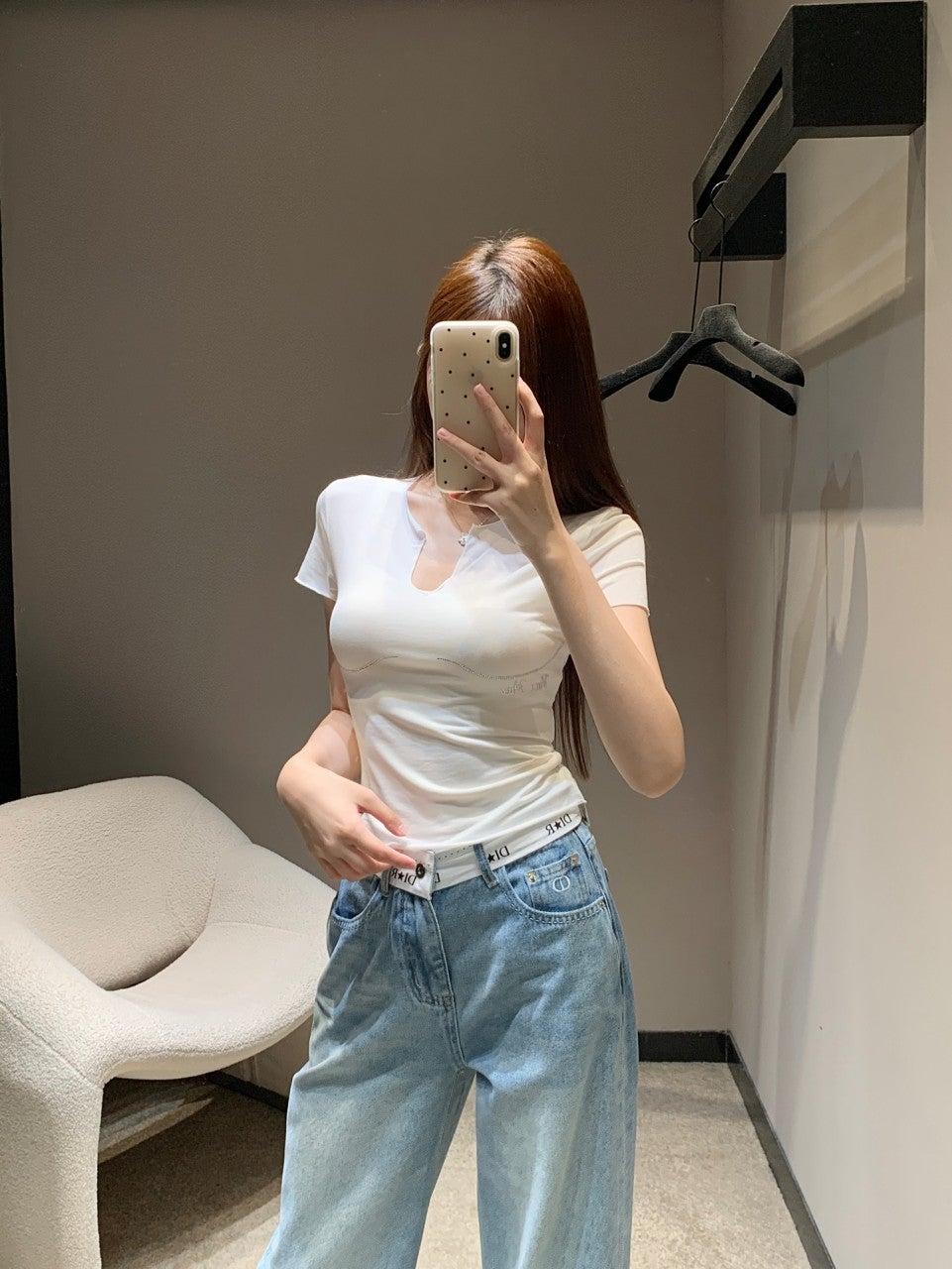 미우미우 25Ss 신상 여름 섹시 V넥 핫 다이아몬드 반팔 티셔츠 (해외배송)
