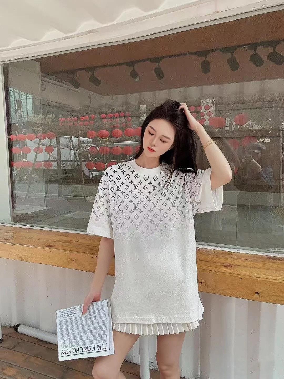 루이비통 클래식 프린트 그라데이션 반팔 2컬러 (정품급 해외배송)