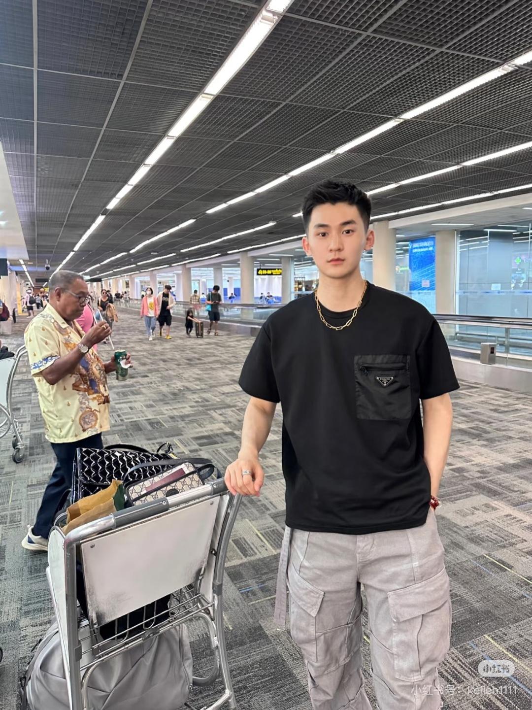 프라다 지퍼 포켓 신상 반팔 (해외배송)