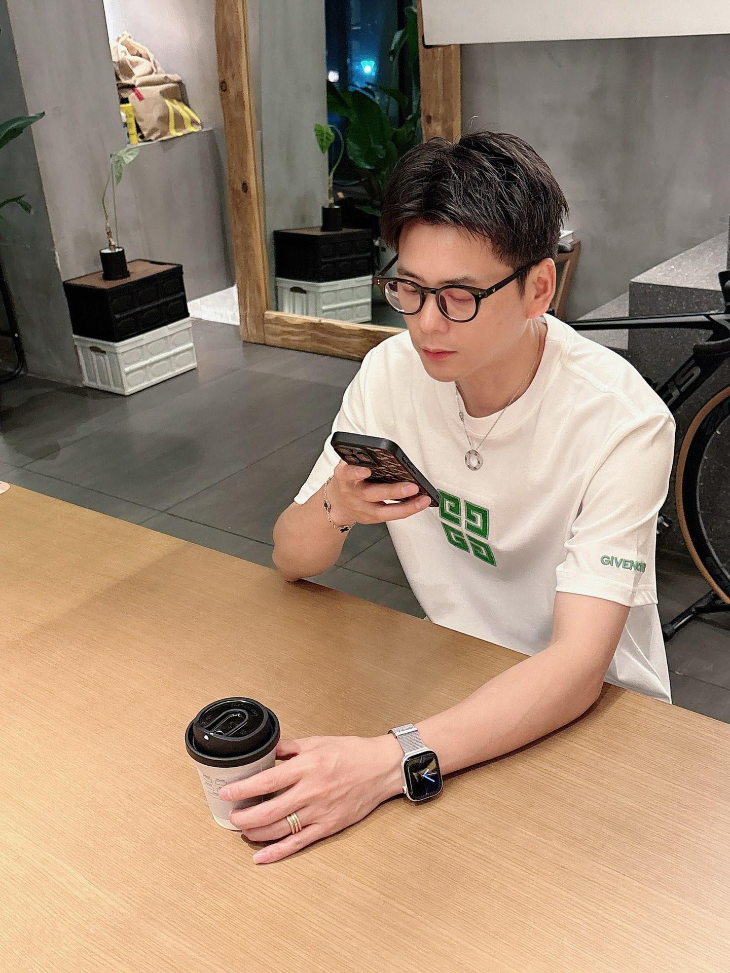 지방시 라운드넥 반팔 (해외배송)