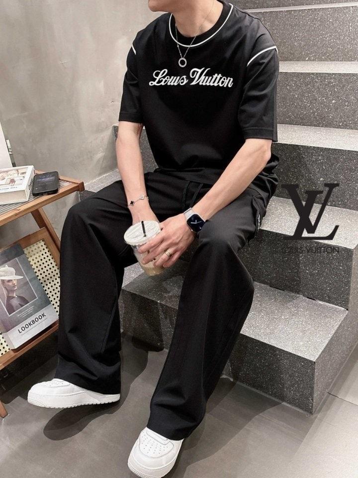 루이비통 스터치 라인 레터링 자수 티셔츠 (국내배송)
