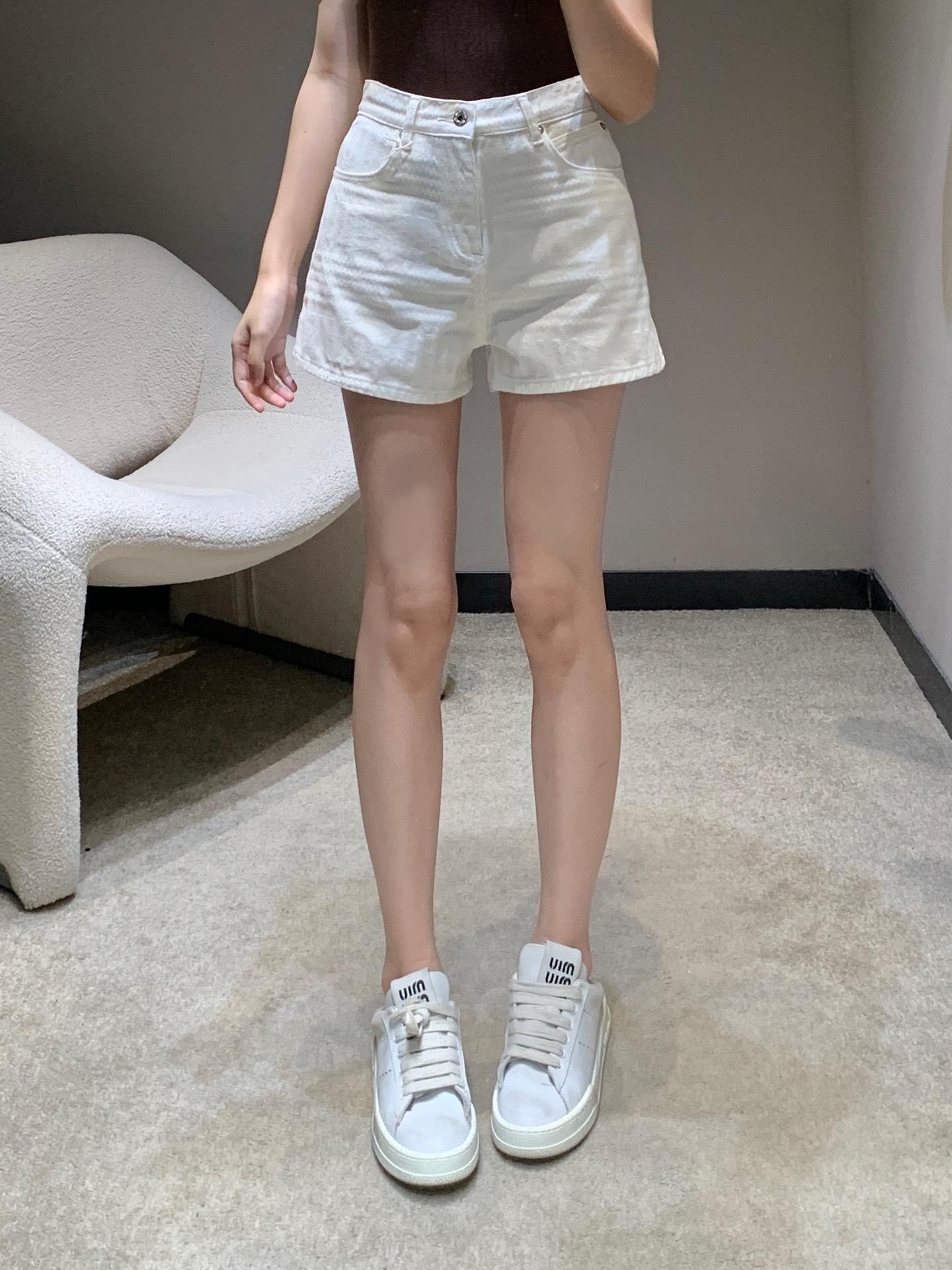 미우미우 화이트 데님 숏팬츠 (해외배송)