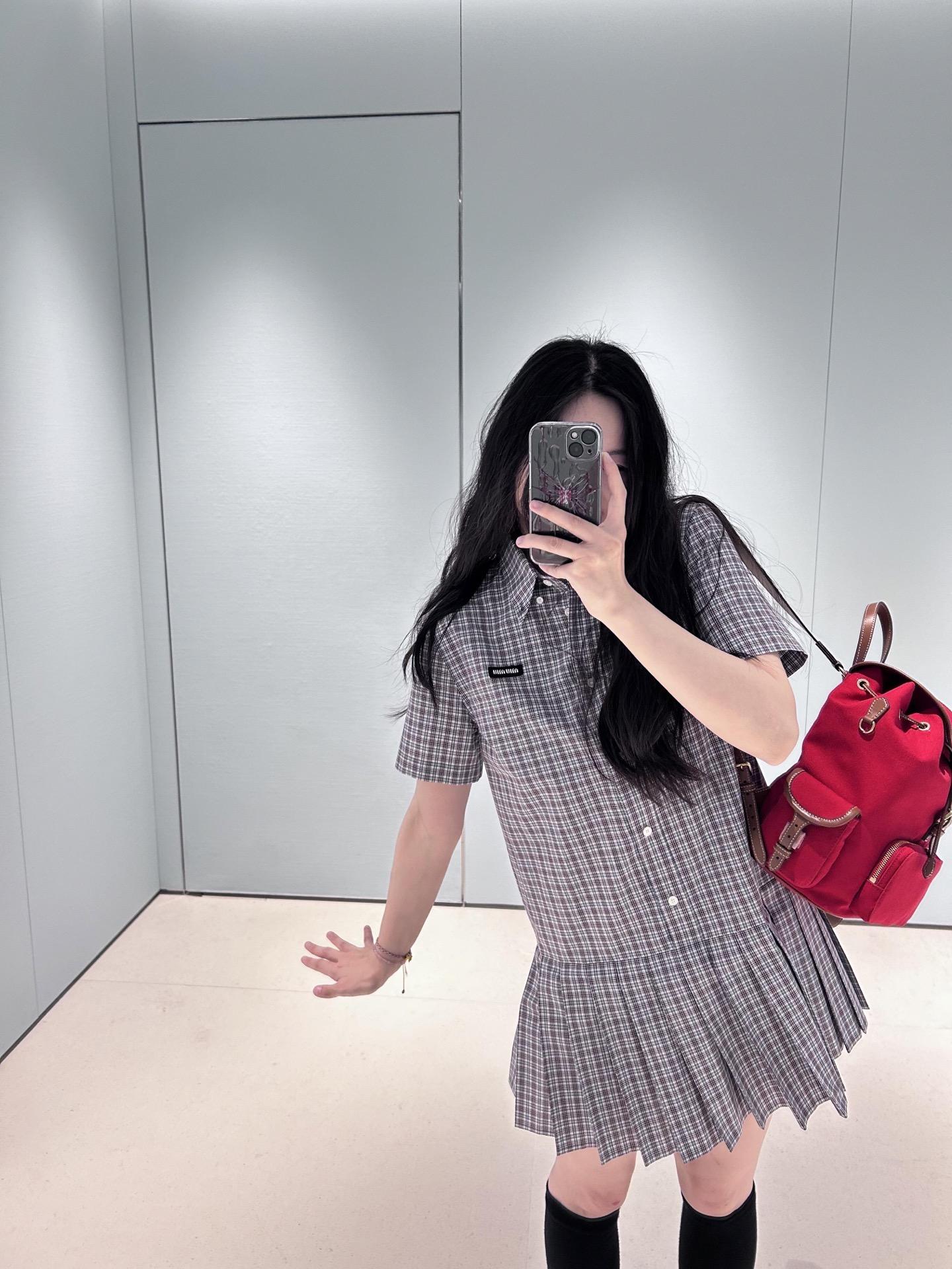 미우미우 로고자수 플리츠셔츠 원피스 (해외배송)