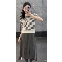 톰브라운 -THOM BROWNE 스트라이프 컷소우 라벨 반팔 (국내배송)