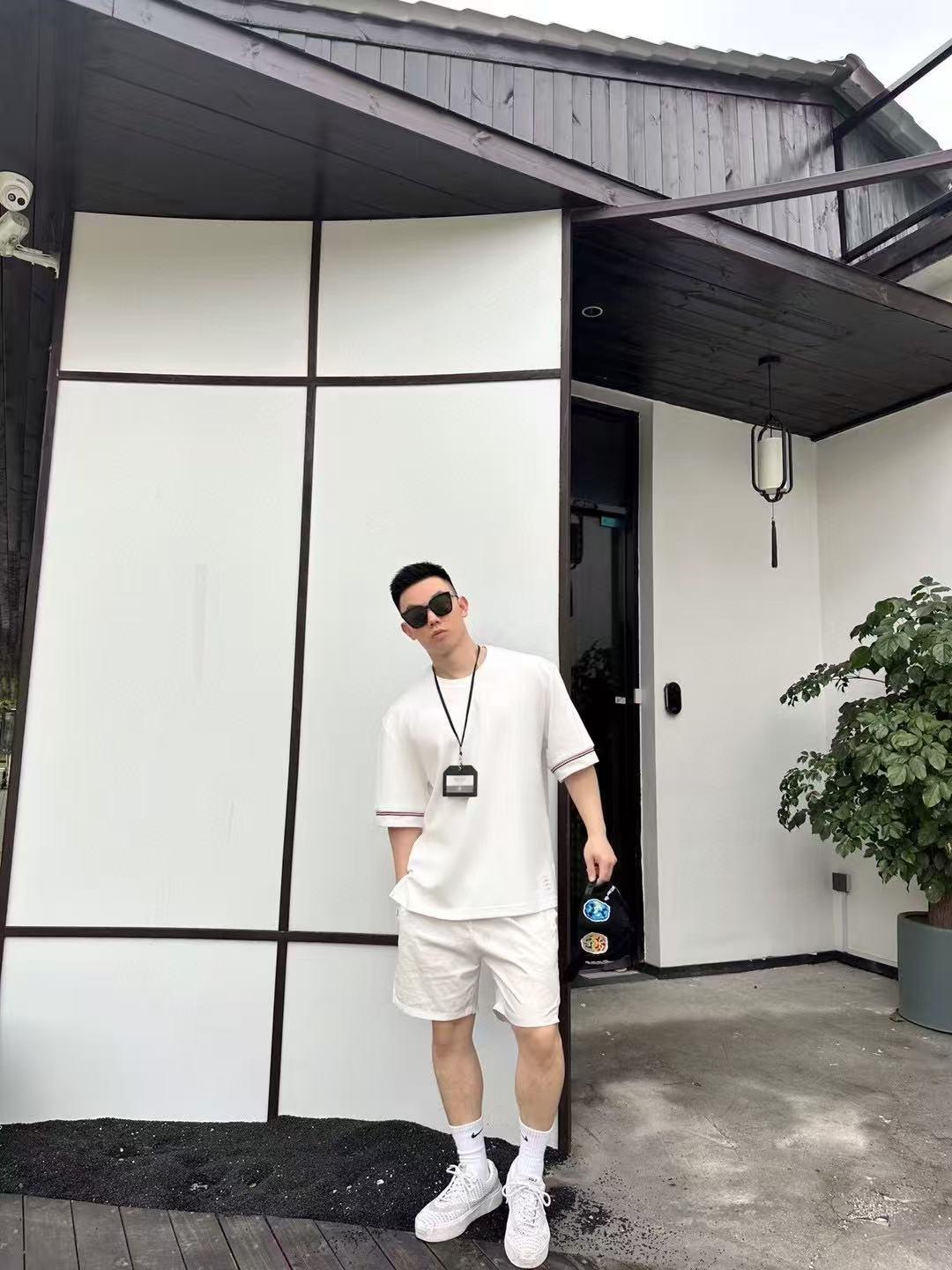 톰브라운 반팔 (해외배송)