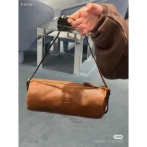 미우미우 원통 숄더 브라운 (국내배송)