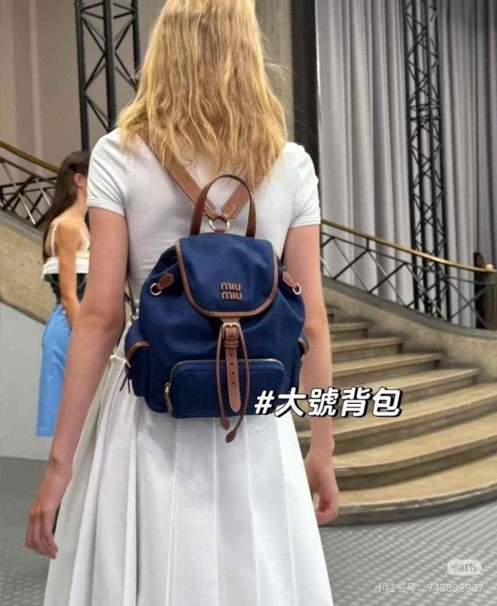 미우미우 백팩 소 (국내배송)