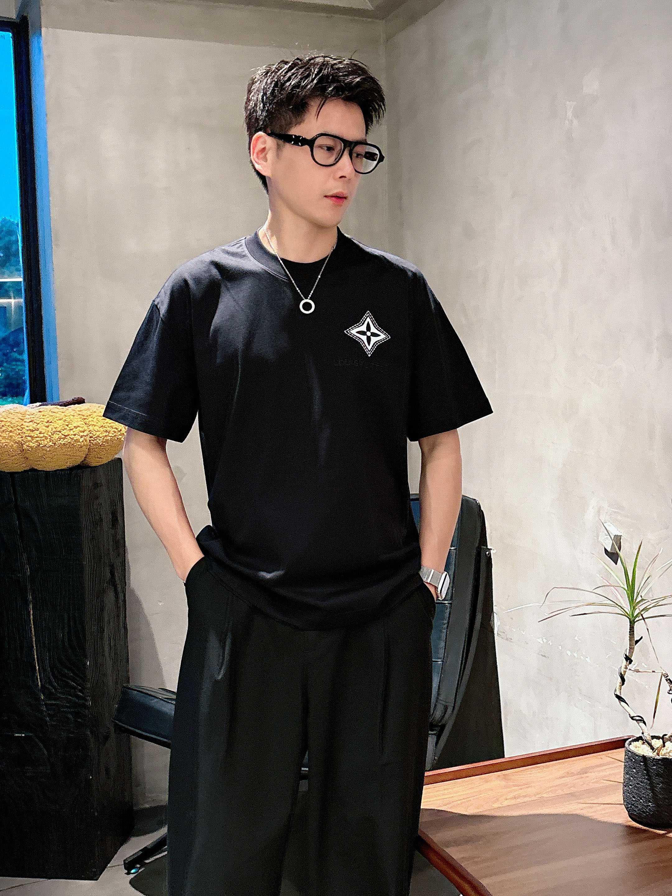 루이비통 반팔 (해외배송)