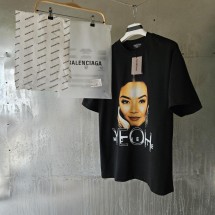 발렌시아가 양자경라운드 반팔 (국내배송)