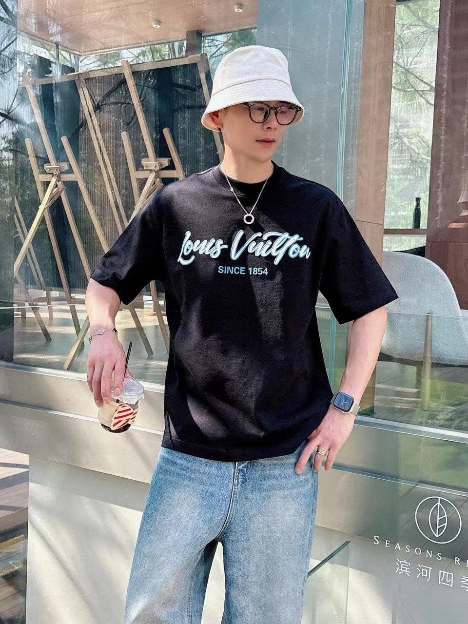 루이비통 LOUIS VUITTON 남성 라운드 반팔 (국내배송)