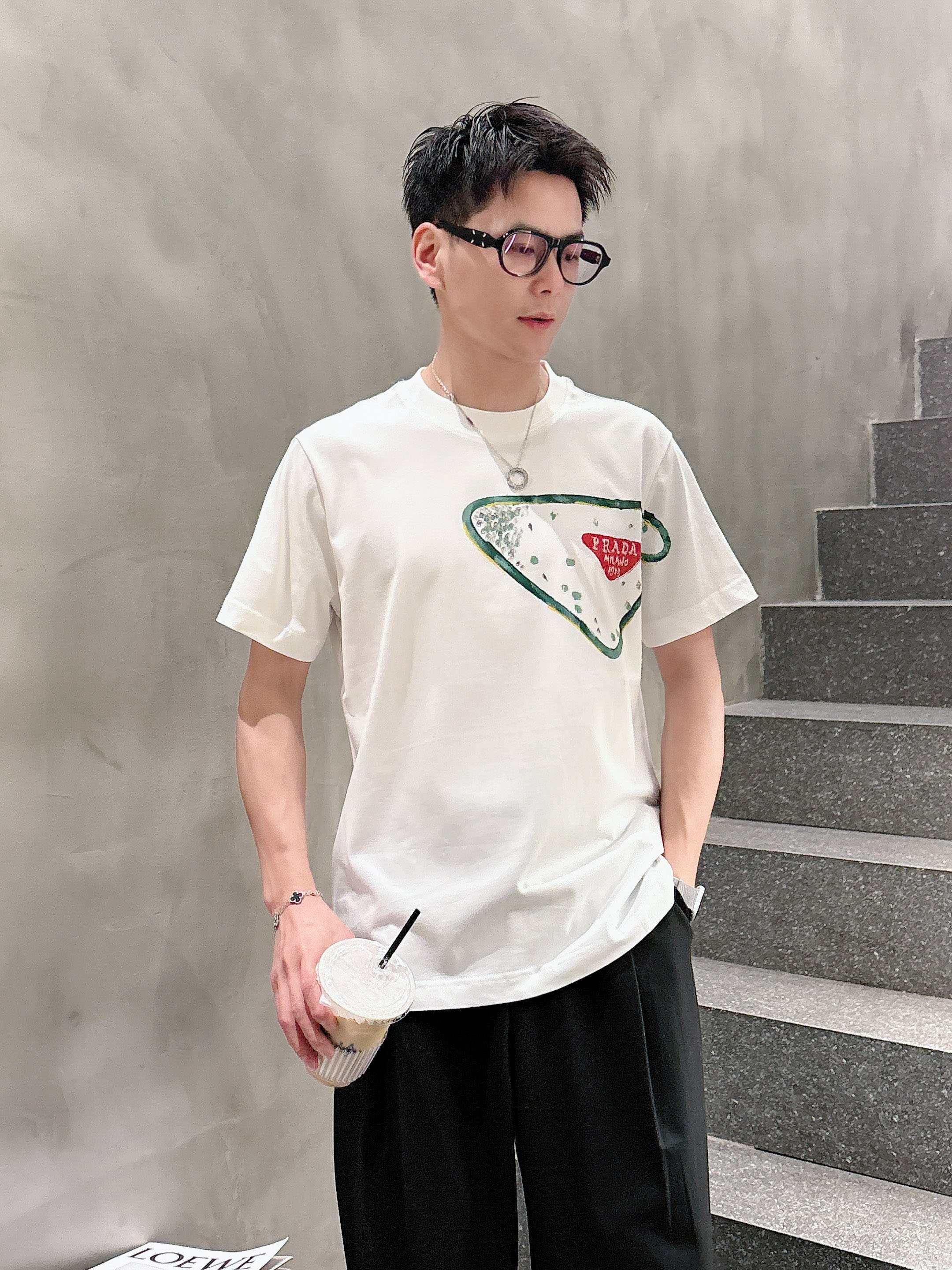 프라다 핸드페인팅 반팔 (해외배송)