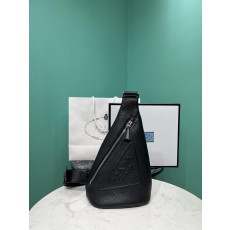 프라다 체스트백 (정품급 해외배송)