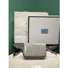 프라다 가죽 스트랩 미니백 (정품급 해외배송)