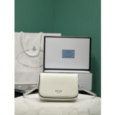 프라다 가죽 스트랩 미니백 (정품급 해외배송)