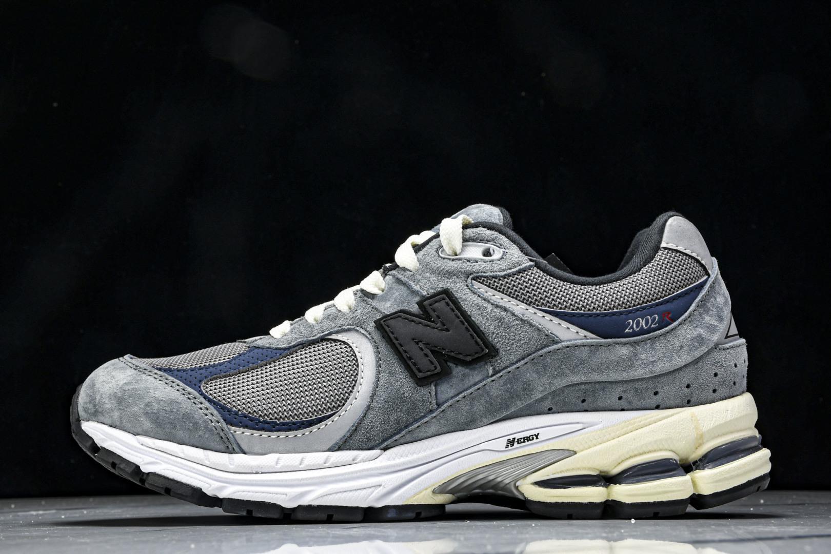 뉴발란스 NB 2002R 스니커즈 (해외배송)
